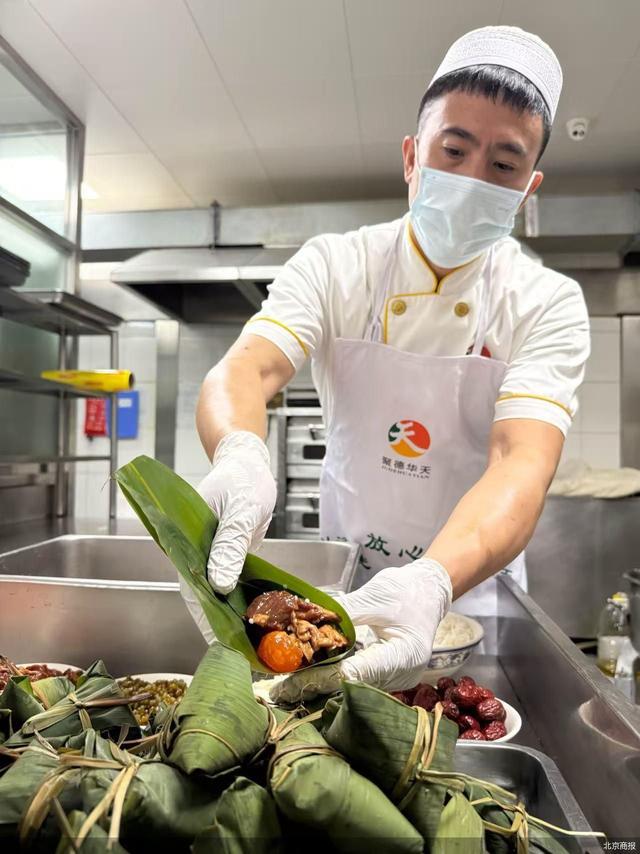 景区门店预订热 双节叠加引餐饮热潮瓦力棋牌游戏客流预计提升超15%(图3)