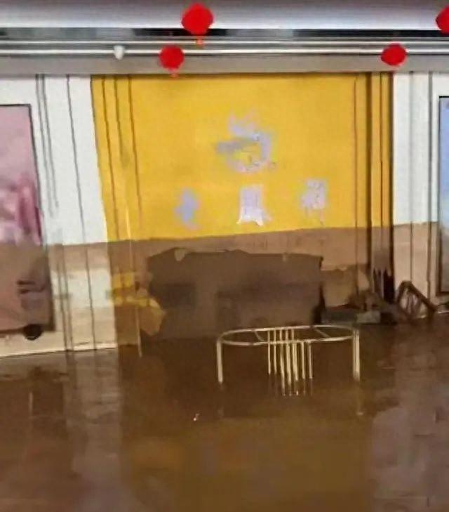 保”：因大意未提前转移财物警方：正在侦查结果将公布瓦力游戏损失千万的金店店内监控首次曝光店主否认“骗(图4)