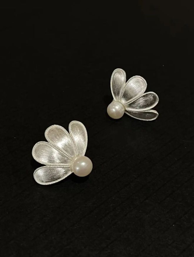 亮的翻身仗过亿的翡翠才是真耀眼!瓦力棋牌《许我耀眼》是赵露思漂(图8) 亮的翻身仗过亿的翡翠才是真耀眼!瓦力棋牌《许我耀眼》是赵露思漂(图8)