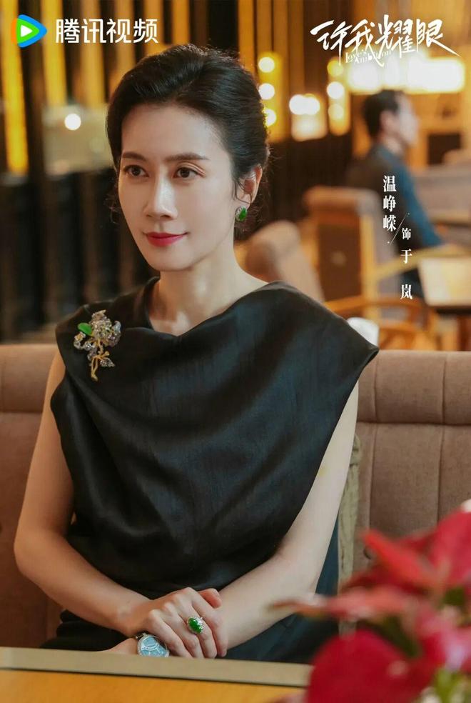 亮的翻身仗过亿的翡翠才是真耀眼!瓦力棋牌《许我耀眼》是赵露思漂(图3) 亮的翻身仗过亿的翡翠才是真耀眼!瓦力棋牌《许我耀眼》是赵露思漂(图3)