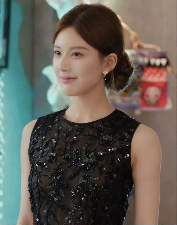 亮的翻身仗过亿的翡翠才是真耀眼!瓦力棋牌《许我耀眼》是赵露思漂(图30) 亮的翻身仗过亿的翡翠才是真耀眼!瓦力棋牌《许我耀眼》是赵露思漂(图30)