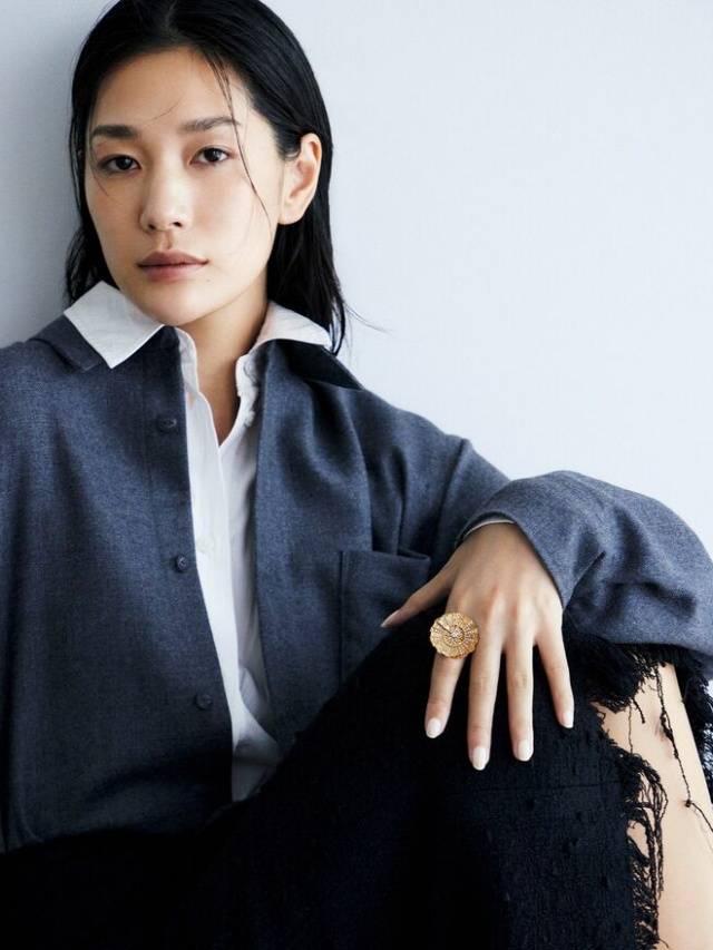 学会用珠宝50+女性尤其不可忽略瓦力棋牌灰色穿搭的高级感秘诀：要(图11)