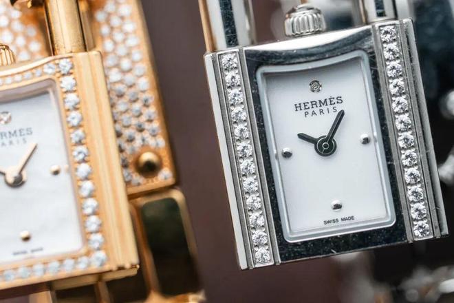 些创意十足的都市热款才是当下的购表好选！瓦利棋牌最适合2026年的表是它们！这(图2)