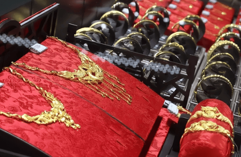 3倍三金买不起不是不愿意结婚是真的没钱结瓦力游戏难怪现在都不结婚了！5年金价涨(图2)