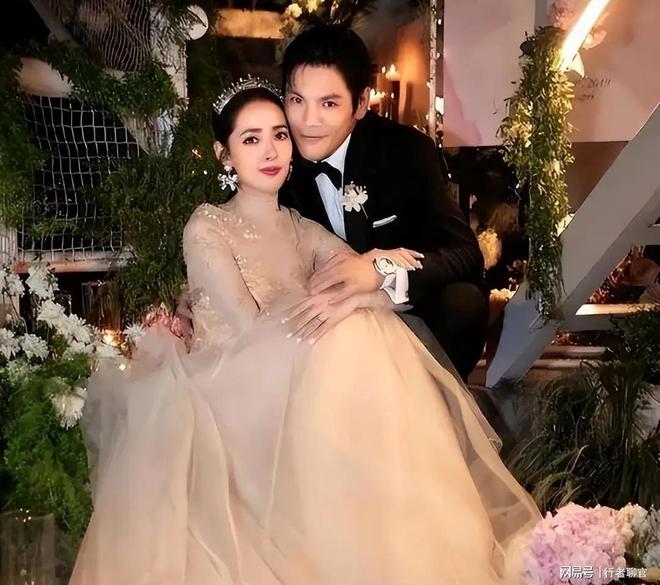 钱向佐带娃有时异地但豪门日子藏不住了瓦力棋牌游戏郭碧婷手撕谣言：婆婆给(图3)